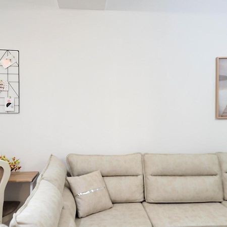 One-Bedroom Gem By The Square Tirana Exteriör bild