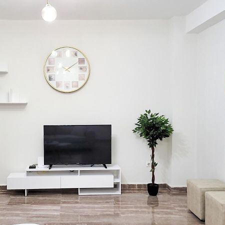One-Bedroom Gem By The Square Tirana Exteriör bild