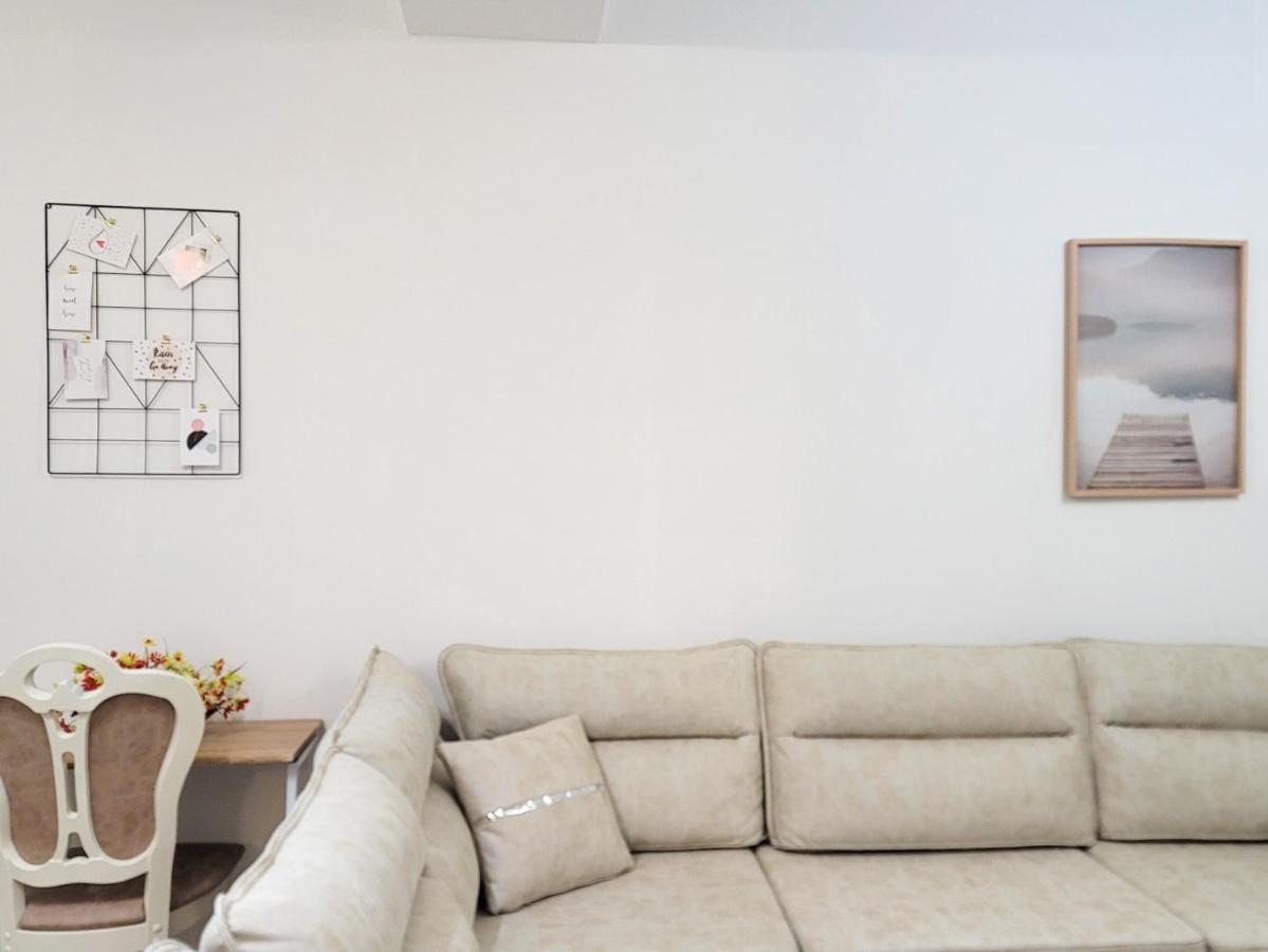 One-Bedroom Gem By The Square Tirana Exteriör bild