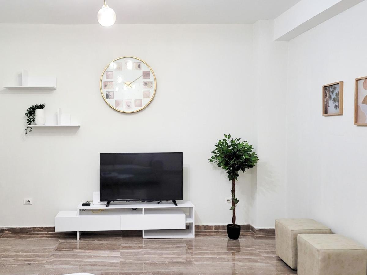 One-Bedroom Gem By The Square Tirana Exteriör bild