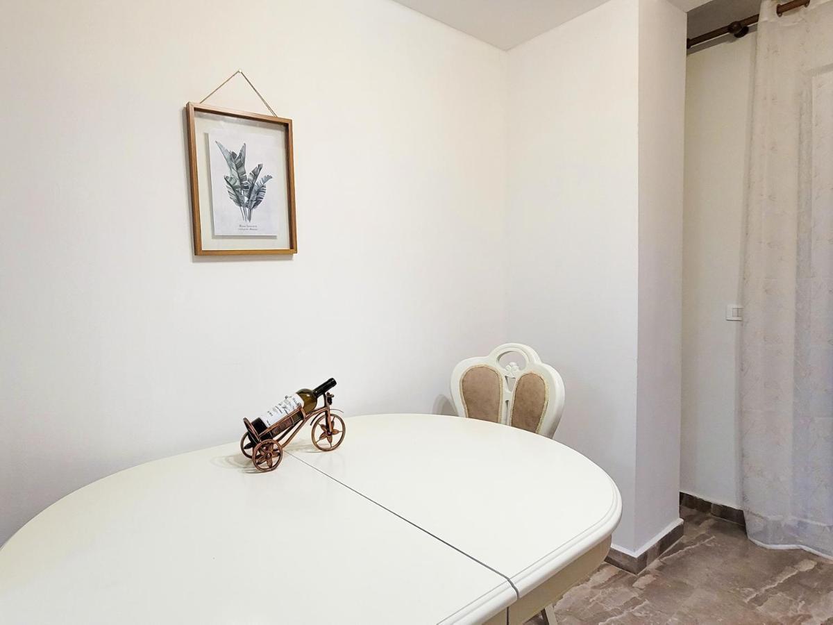 One-Bedroom Gem By The Square Tirana Exteriör bild