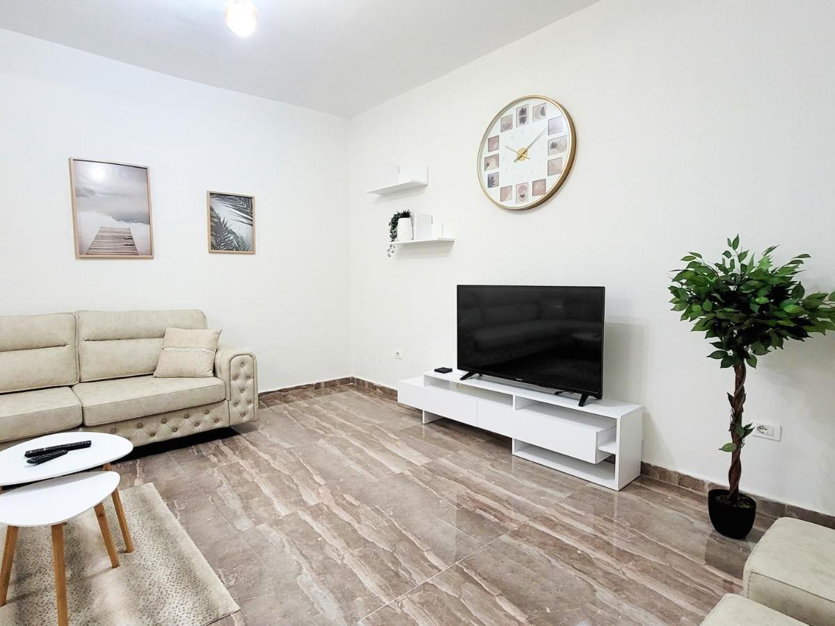 One-Bedroom Gem By The Square Tirana Exteriör bild