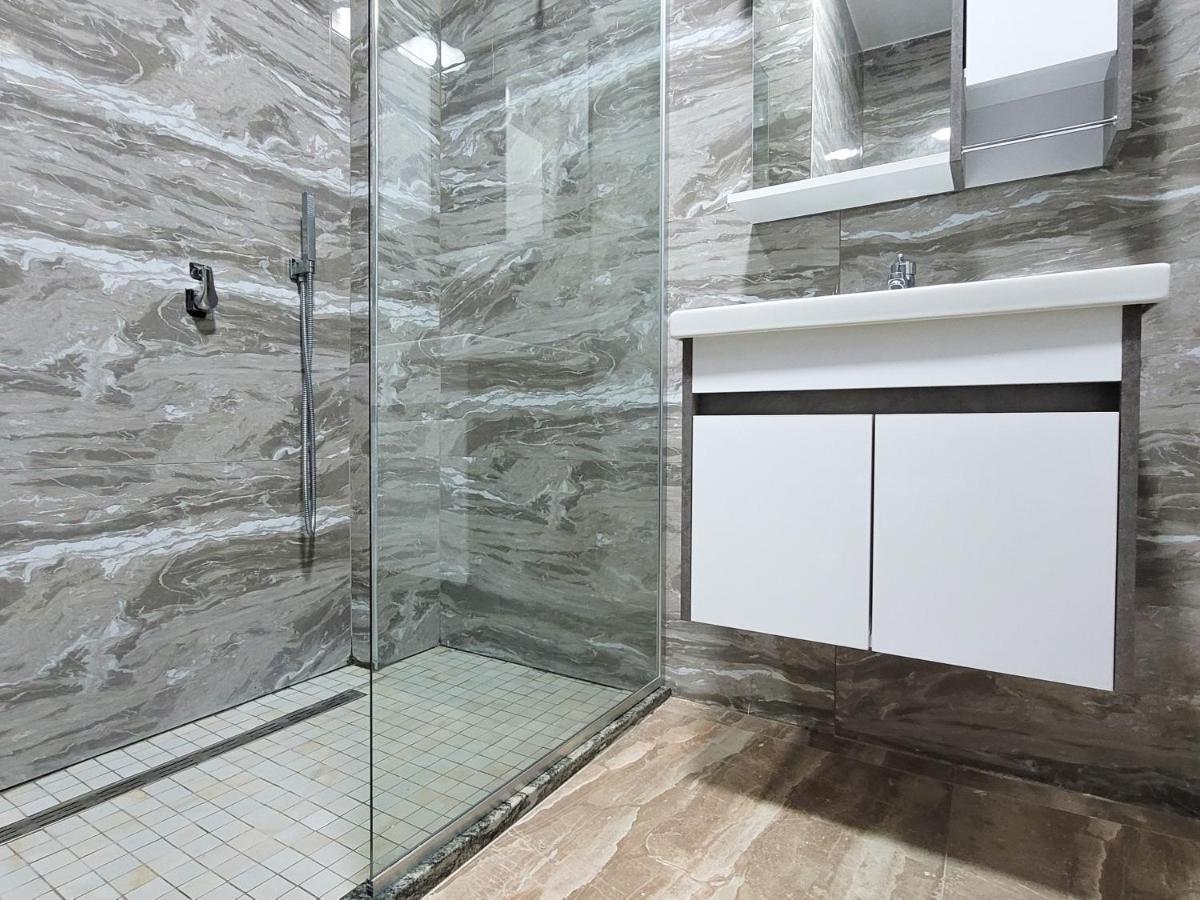 One-Bedroom Gem By The Square Tirana Exteriör bild
