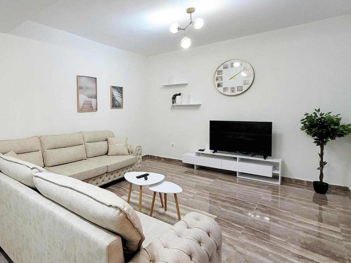 One-Bedroom Gem By The Square Tirana Exteriör bild