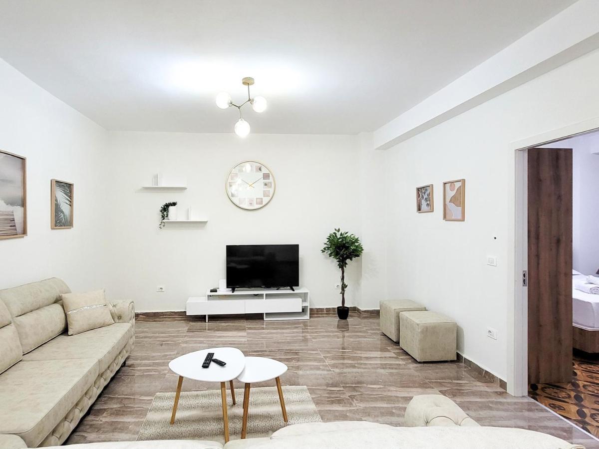 One-Bedroom Gem By The Square Tirana Exteriör bild