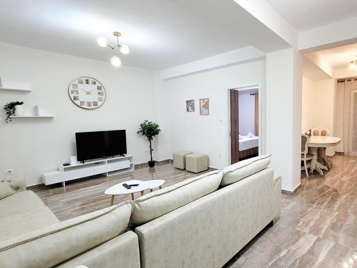 One-Bedroom Gem By The Square Tirana Exteriör bild